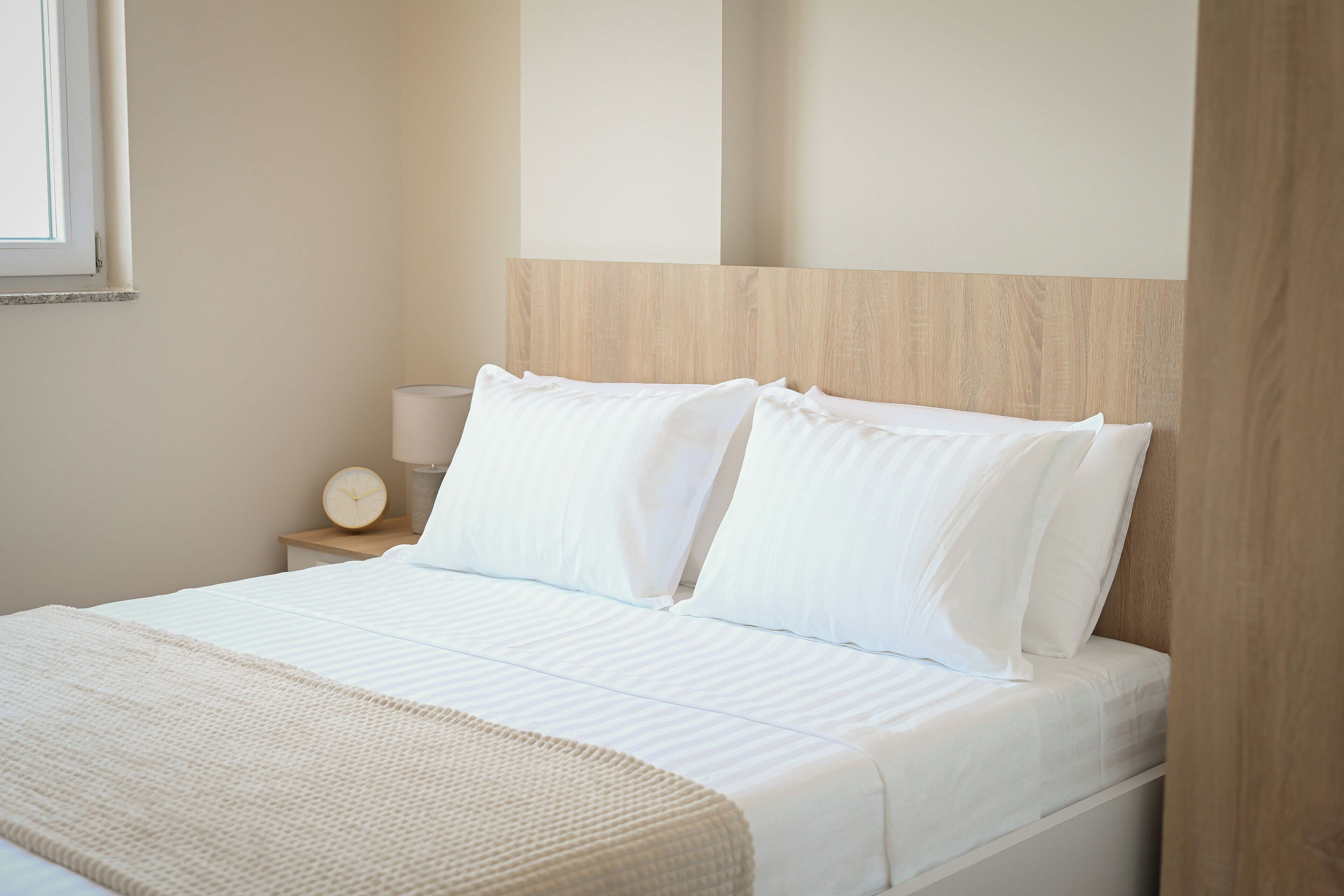 1 dormitorio, tabla de planchar con plancha, wifi y ropa de cama