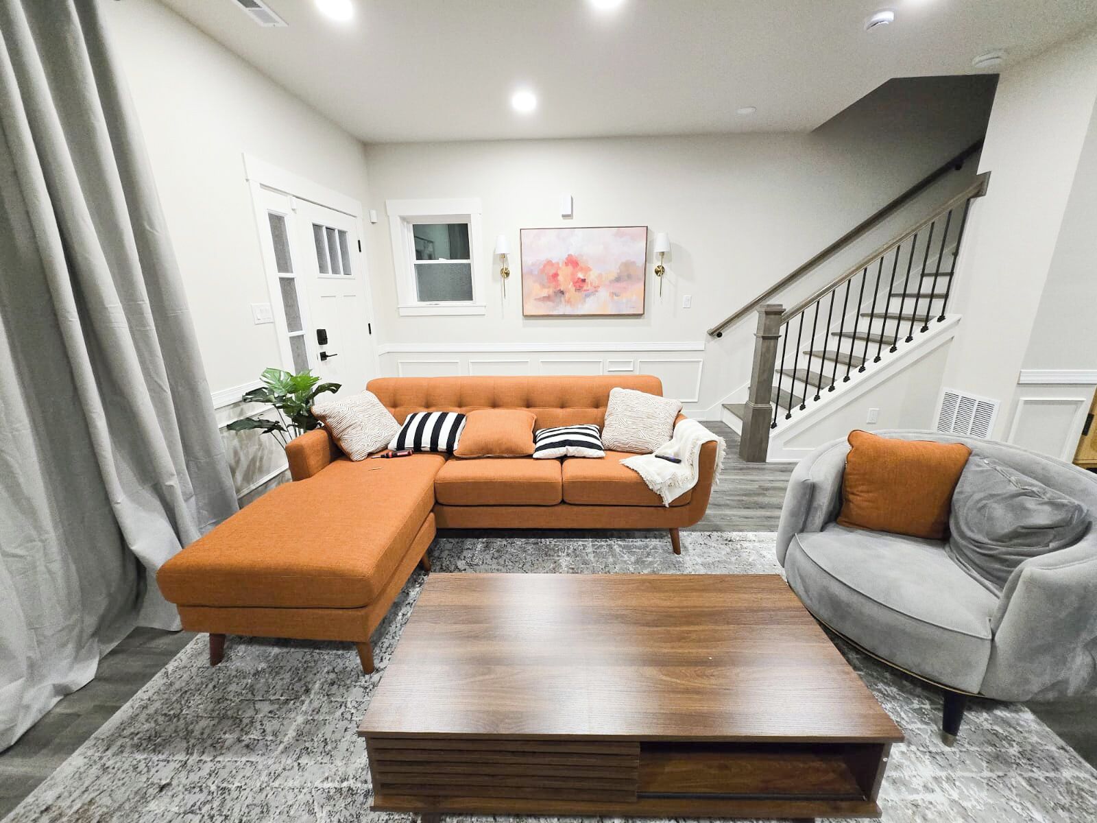 Älytelevisio, pöytäjalkapallopöytä, tietokoneen näyttö