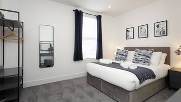 3 bedrooms, iron/ironing board, WiFi (free), bed sheets