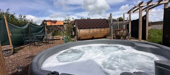 Shepherds Retreat in Meadow +Spa