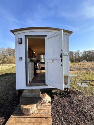 Shepherds Retreat in Meadow +Spa