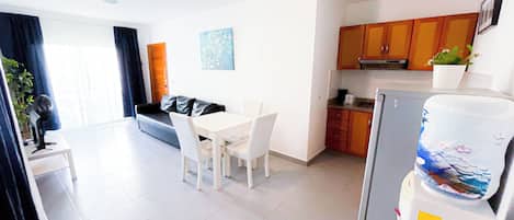 Executive Suite, 1 Bedroom, Pool Access, Garden View | Private kitchen | Fridge, stovetop, coffee/tea maker, cookware/dishes/utensils