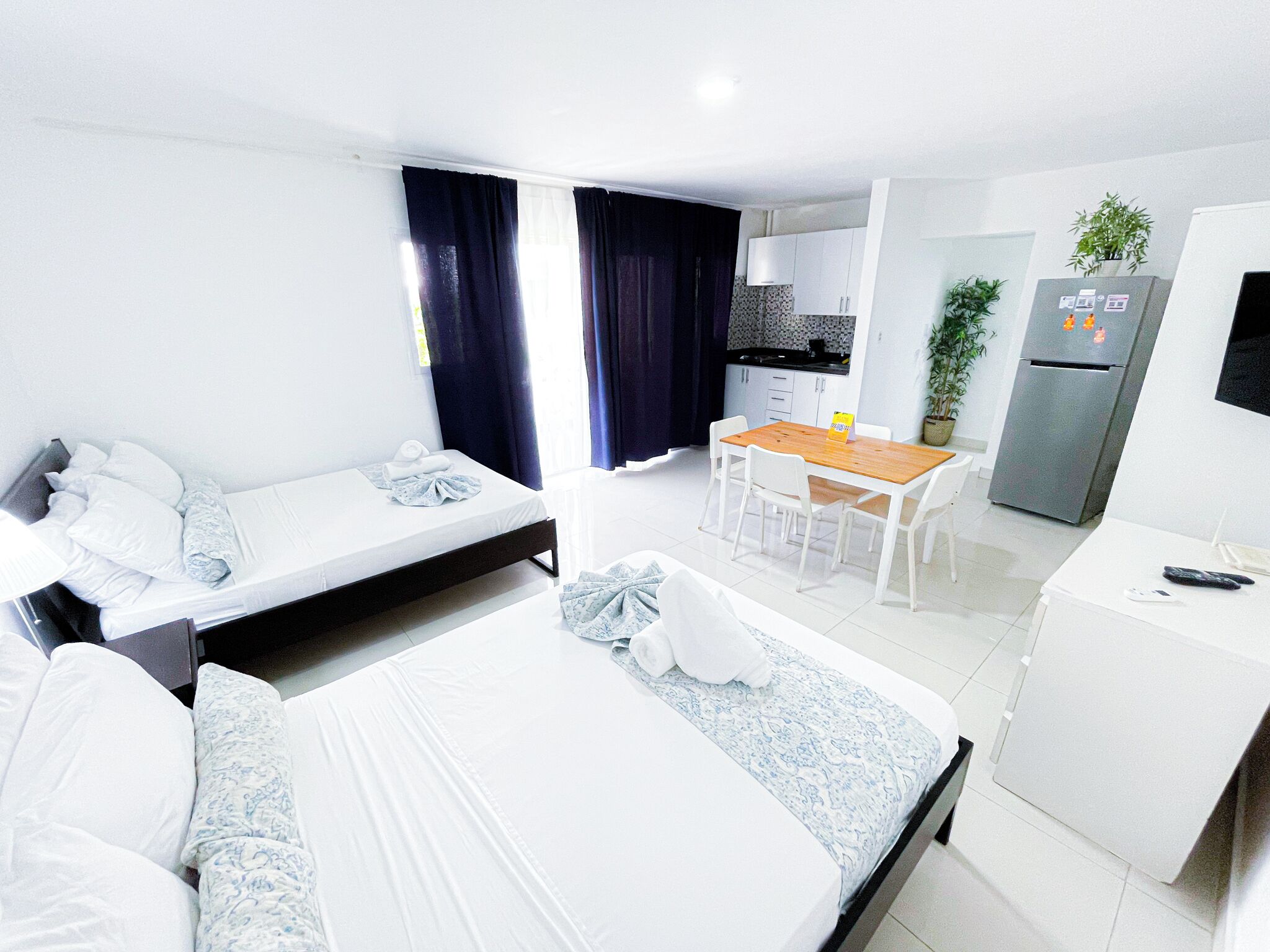 슈피리어 스튜디오, 주방, 수영장 전망 | 객실 내 금고, 무료 WiFi, 침대 시트