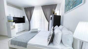 Studio Deluxe, accès piscine, côté jardin | Coffres-forts dans les chambres, Wi-Fi gratuit, draps fournis