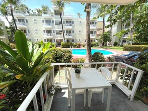 إستديو ديلوكس - بجانب المسبح | تناول الطعام داخل الغرفة