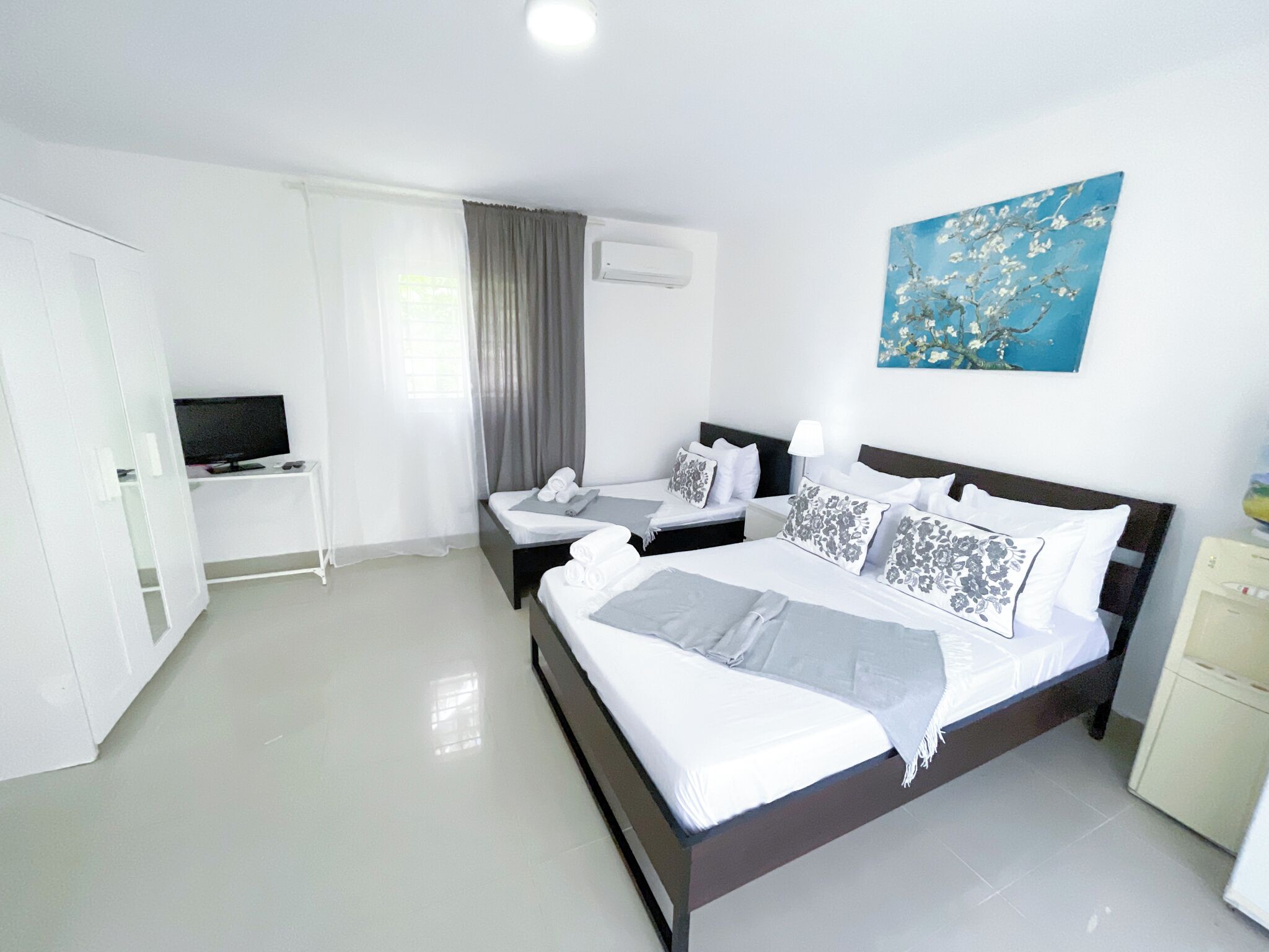 In-room safe, free WiFi, bed sheets