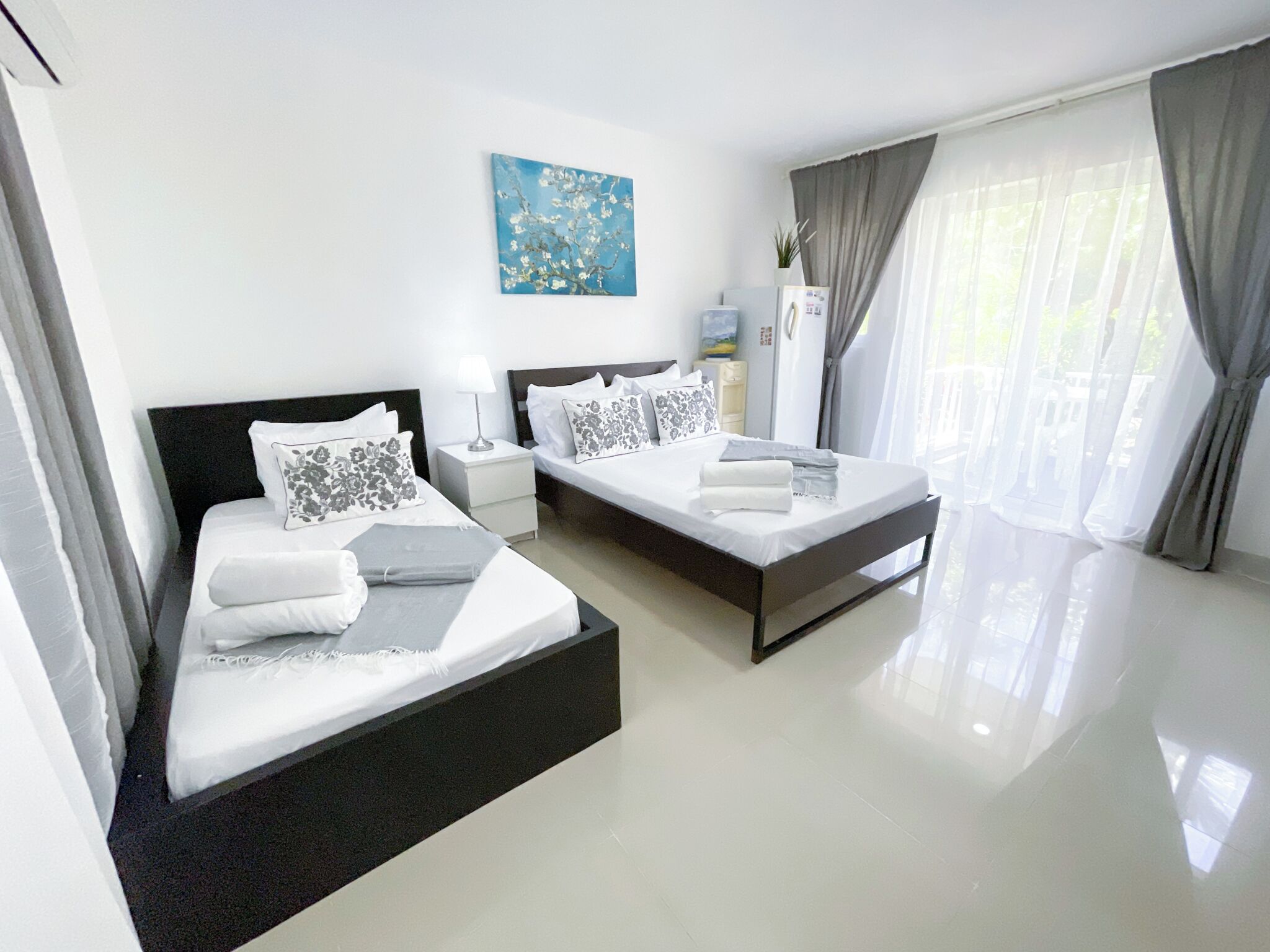 Estúdio luxo, sacada, vista para a piscina | Cofres nos quartos, Wi-Fi de cortesia, roupa de cama