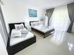 Studio Deluxe, balcon, vue piscine | Coffres-forts dans les chambres, Wi-Fi gratuit, draps fournis