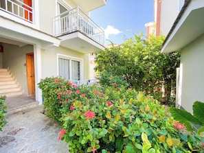 Suite Exécutive, 1 chambre, accès piscine, vue jardin | Vue depuis le balcon