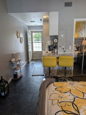 Interior - Stay Bare and Bright at Pineapple Paradise (Lutz)