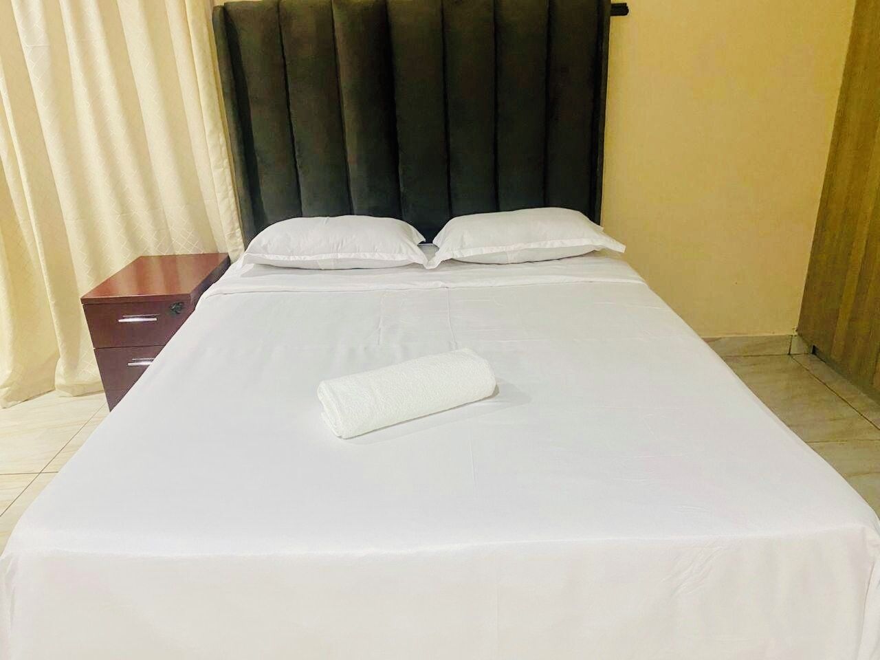 4 Schlafzimmer, Bügeleisen/Bügelbrett, Bettwäsche