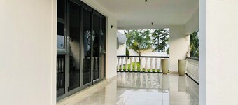 Grand Tranquil Views - Worth-while 4 bedroom house in Ezulwini