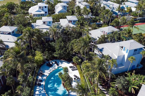 Modern Luxury Meets Island Privacy: Executive Villa on Exclusive Sunset Key