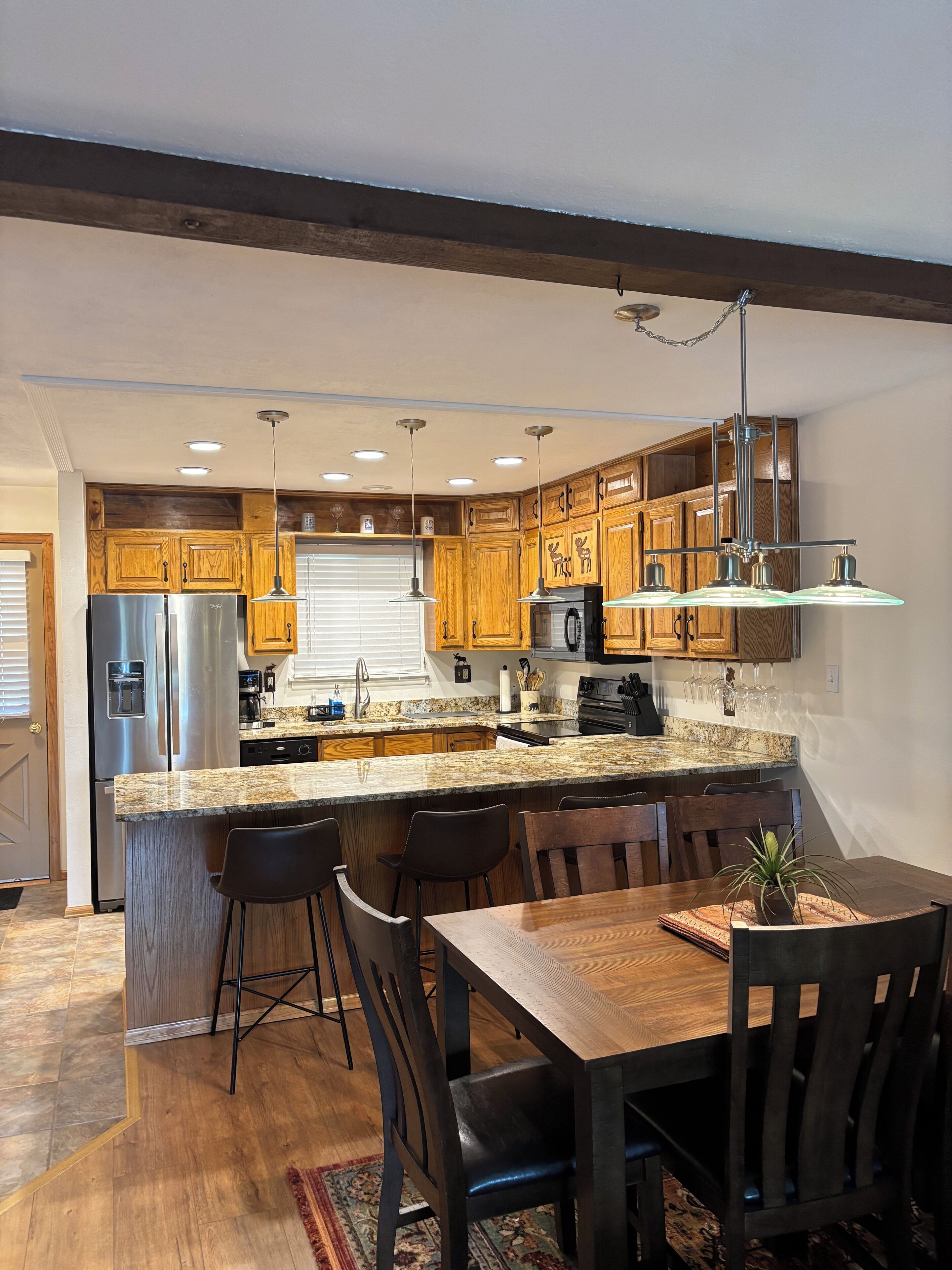 Micro-ondes, four, plaque de cuisson, lave-vaisselle