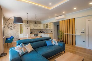 Smart TV - Luxurious 3-suite apartment in Bakar (Bakar)