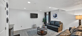 Modern Apartment  w/ AC Near Parks Dining & DIA