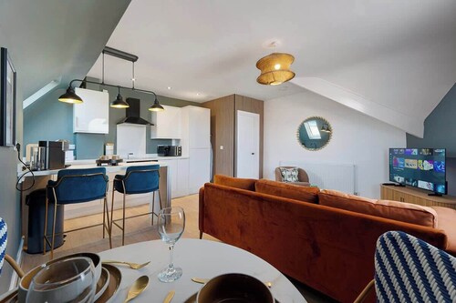 Central 2 Bed Retreat | Ideal for Work or Leisure