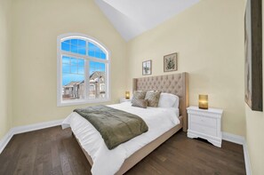 5 bedrooms, desk, iron/ironing board, free WiFi