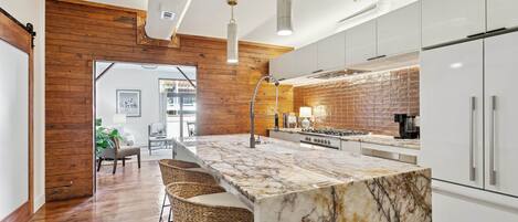 Refrigerador y parrilla de estufa