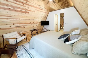 3 bedrooms, iron/ironing board, WiFi, bed sheets - NEW! Escape, Unplug, Reconnect at Three Arrows A-Frame Retreat in Etowah, TN (Etowah)