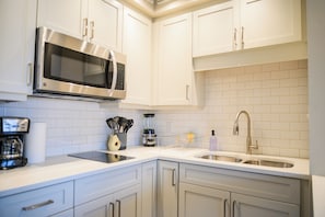 Four à micro-ondes, surface de cuisson