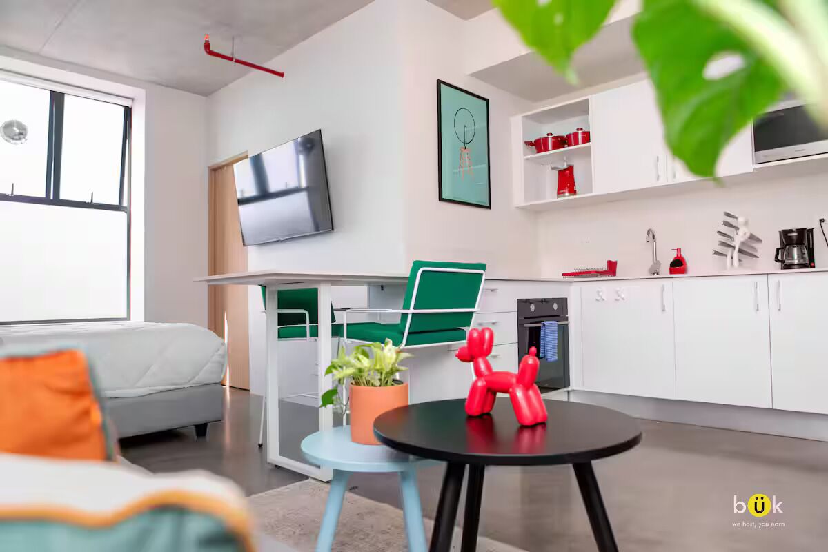 1 habitación, tabla de planchar con plancha, wifi y ropa de cama 
