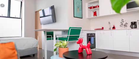 1 habitación, tabla de planchar con plancha, wifi y ropa de cama