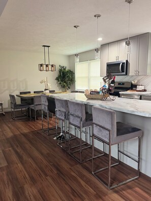 Dining - Welcoming 4-bedroom house with AC in Tobyhanna (Tobyhanna)