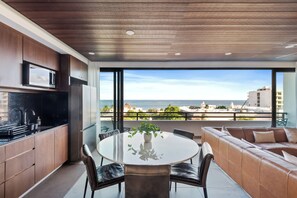 Luxury Apartment, 3 Bedrooms, Sea View, Tower | Private kitchen