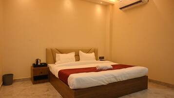 Economy Double or Twin Room | Iron/ironing board, free WiFi
