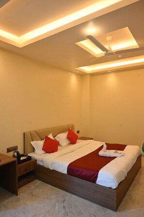 Economy Double or Twin Room | Iron/ironing board, free WiFi