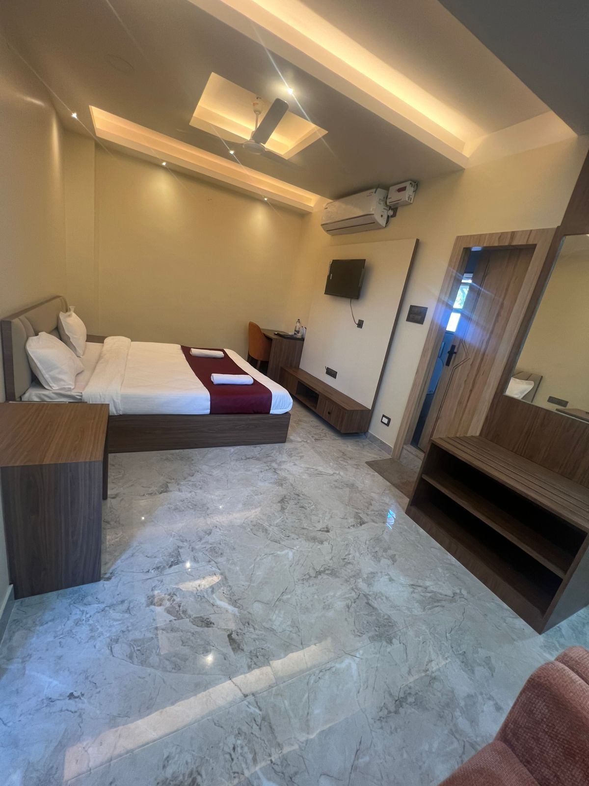 Economy Double or Twin Room | Iron/ironing board, free WiFi