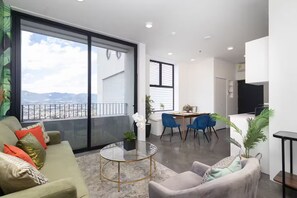 Living area - Tropical Breeze Penthouse (San José)