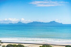 Beach nearby - Langscape - Langs Beach Holiday Home (Langs Beach)