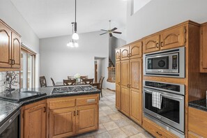 ميكروويف، فرن، موقد طهي مسطح، غسالة أطباق