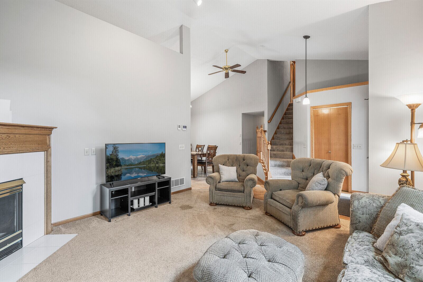 Televisión y chimenea 