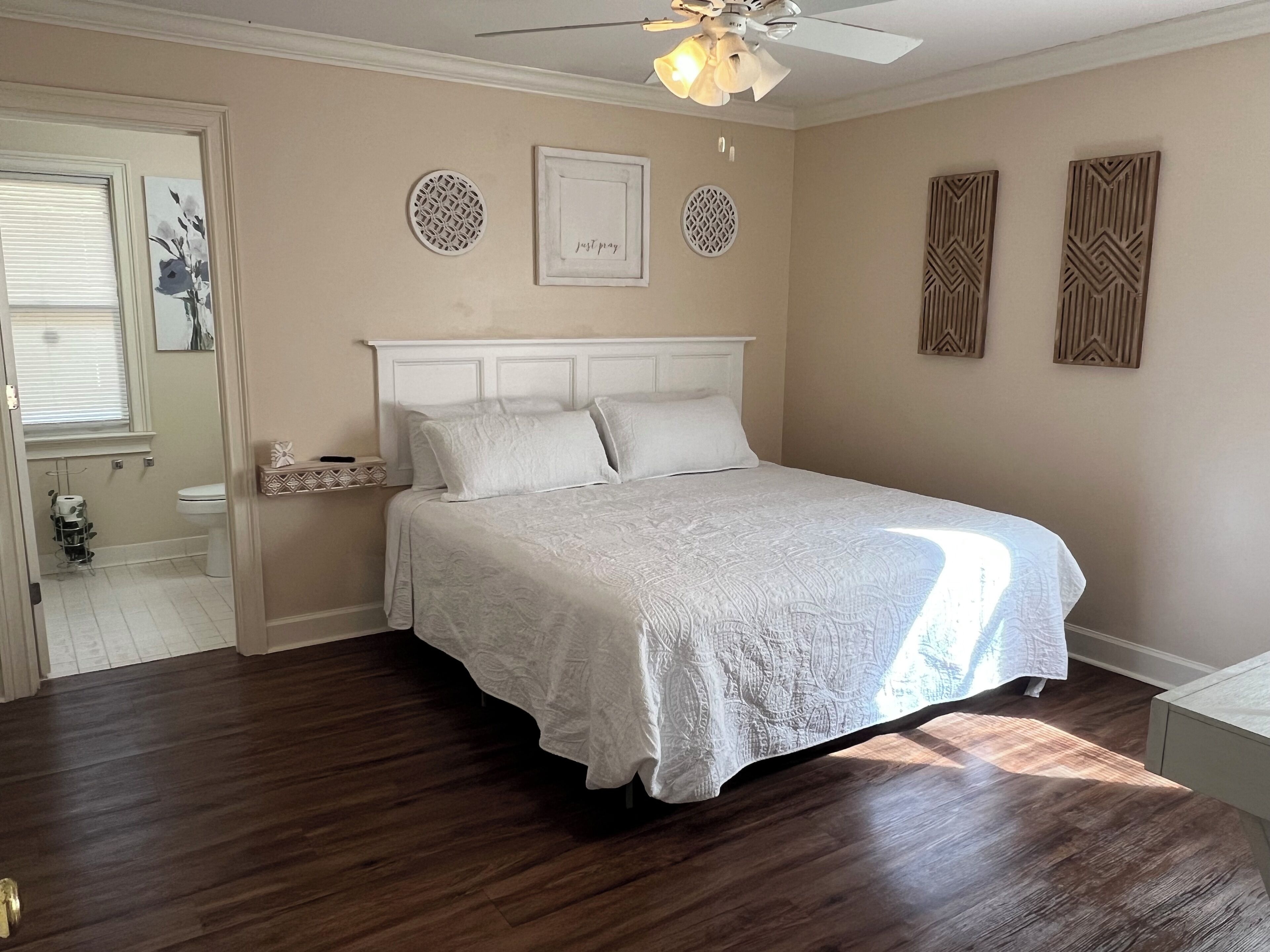 2 dormitoris, planxa i posts de planxar, wifi i roba de llit 