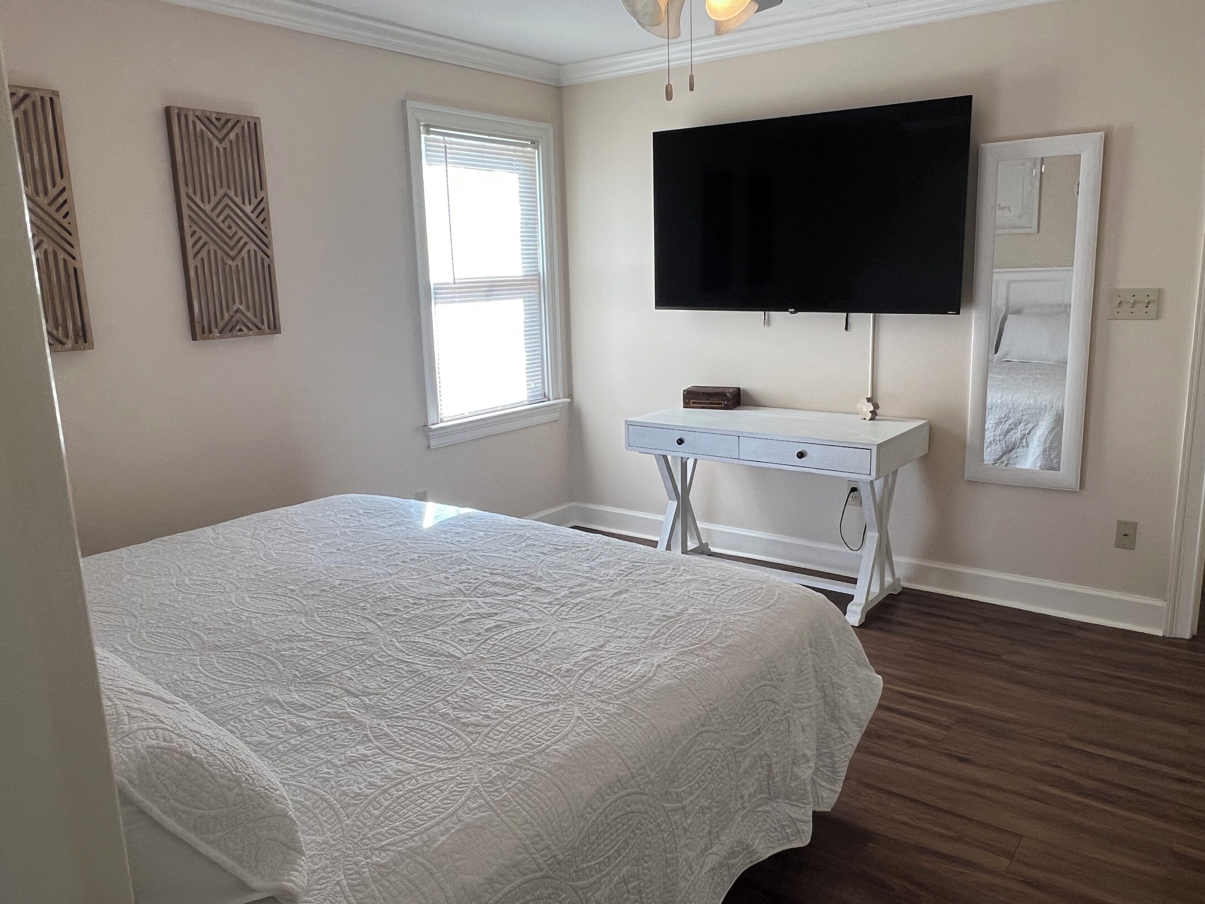 2 bedrooms, iron/ironing board, WiFi, bed sheets