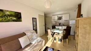 Interior - Apartments for 4 People (Avene)
