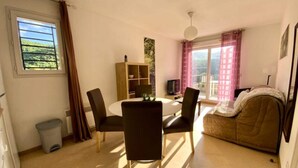 Living area - Apartments for 4 People (Avene)