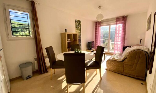 Living area - Apartments for 4 People (Avene)