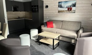 Living area - 2 Rooms for 8 People (Eaux-Bonnes)