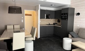 Dining - 2 Rooms for 8 People (Eaux-Bonnes)