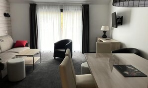Living area - 2 Rooms for 8 People (Eaux-Bonnes)