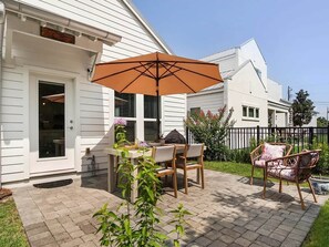 Outdoor dining - Sea Breeze Hideaway (Panama City Beach)