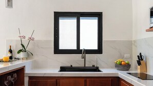 Coffee/tea maker, fridge, microwave, stovetop - Where the Forest Meets Serenity (Monteverde)
