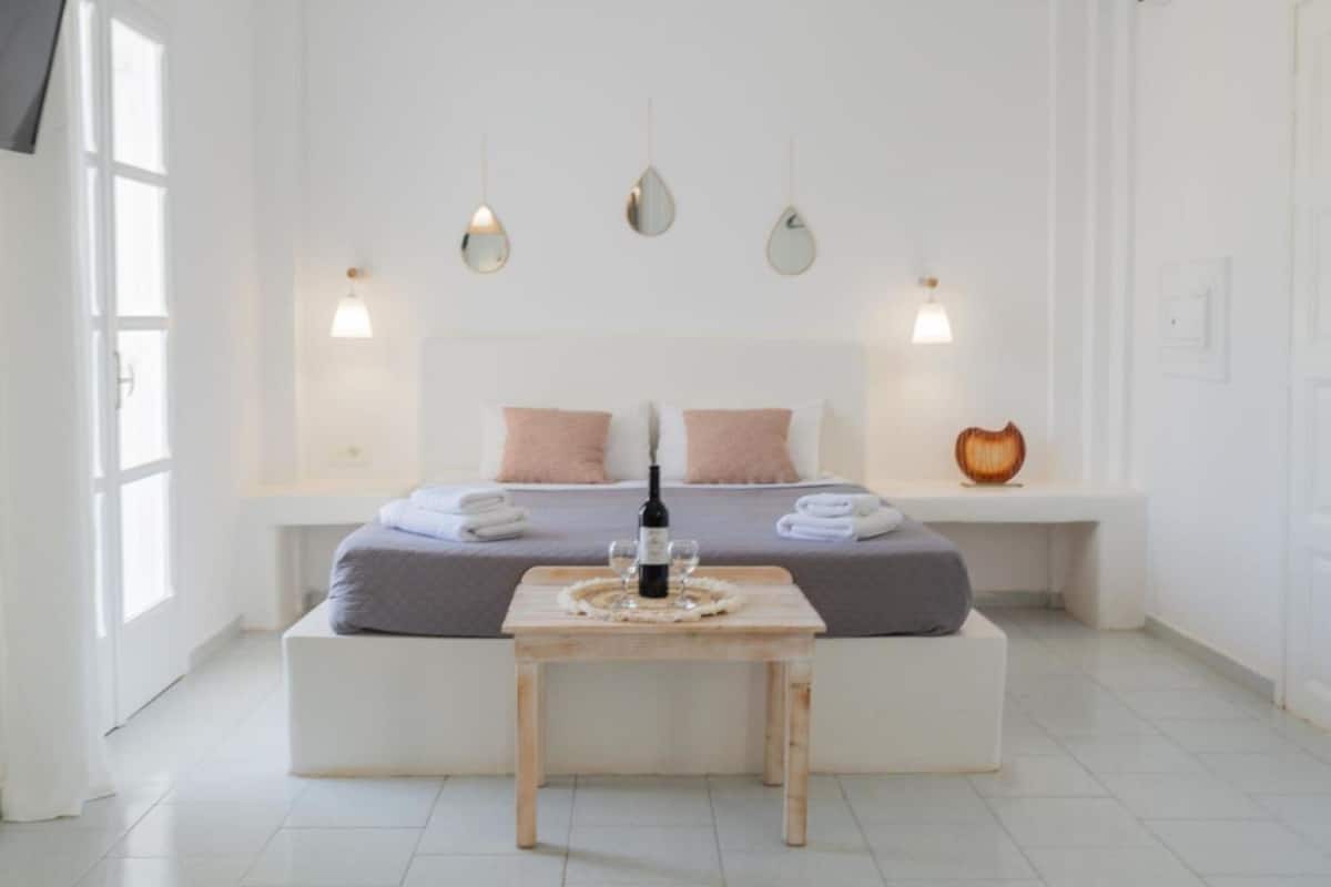 Frette Italian sheets, premium bedding, in-room safe