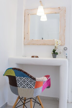 Deluxe Double Room | Interior - Noème Santorini (Santorini)