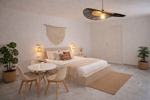 Frette Italian sheets, premium bedding, pillow-top beds, in-room safe - Noème Santorini (Santorini)