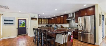 4-bedroom house in historic Ferndale with bonus dressing room, pet friendly!